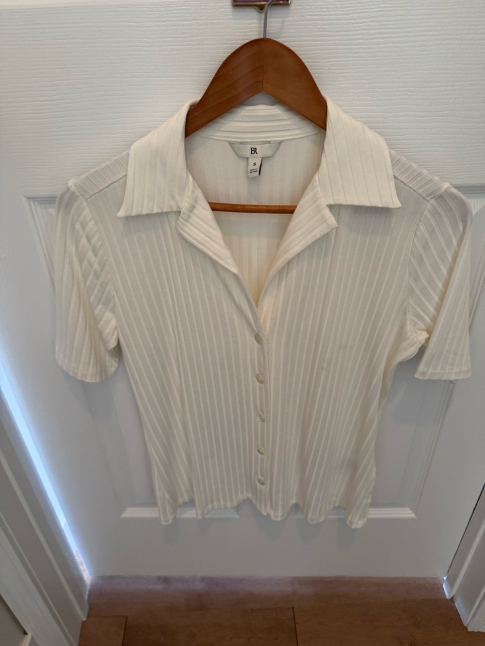 Banana Republic Cream Ribbed Short Sleeve Button-Front Top